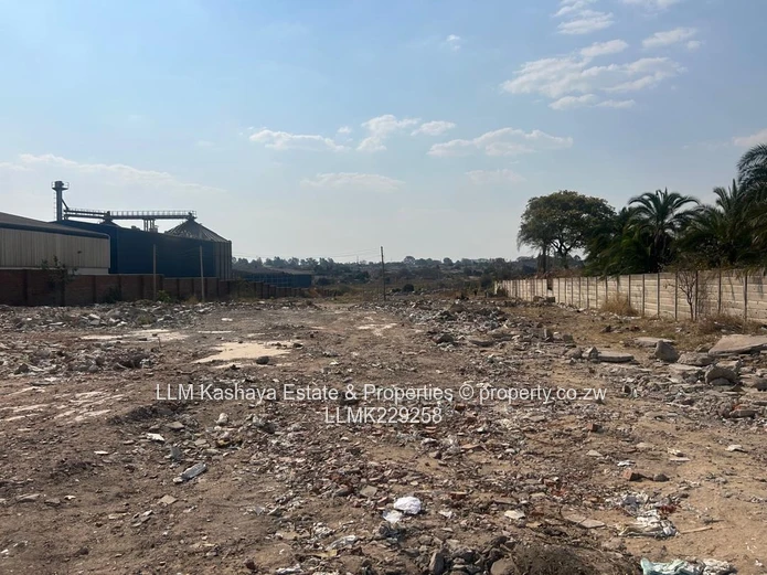 INDUSTRIAL STAND FOR SALE in Waterfalls, Harare