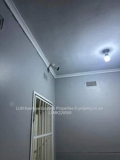 OFFICES TO LET at Avondale Shopping Center