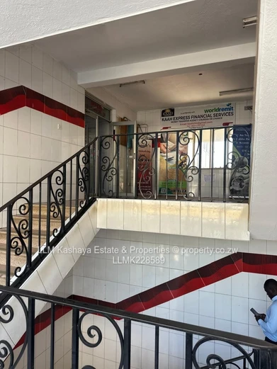 OFFICES TO LET at Avondale Shopping Center