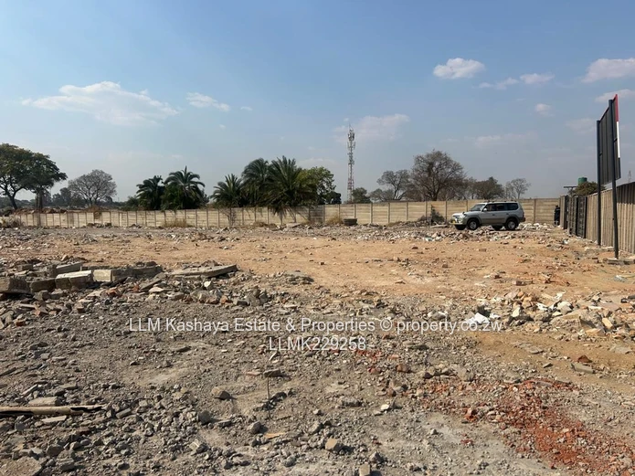 INDUSTRIAL STAND FOR SALE in Waterfalls, Harare