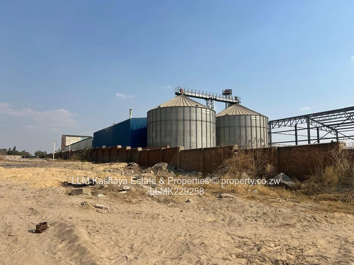 INDUSTRIAL STAND FOR SALE in Waterfalls, Harare